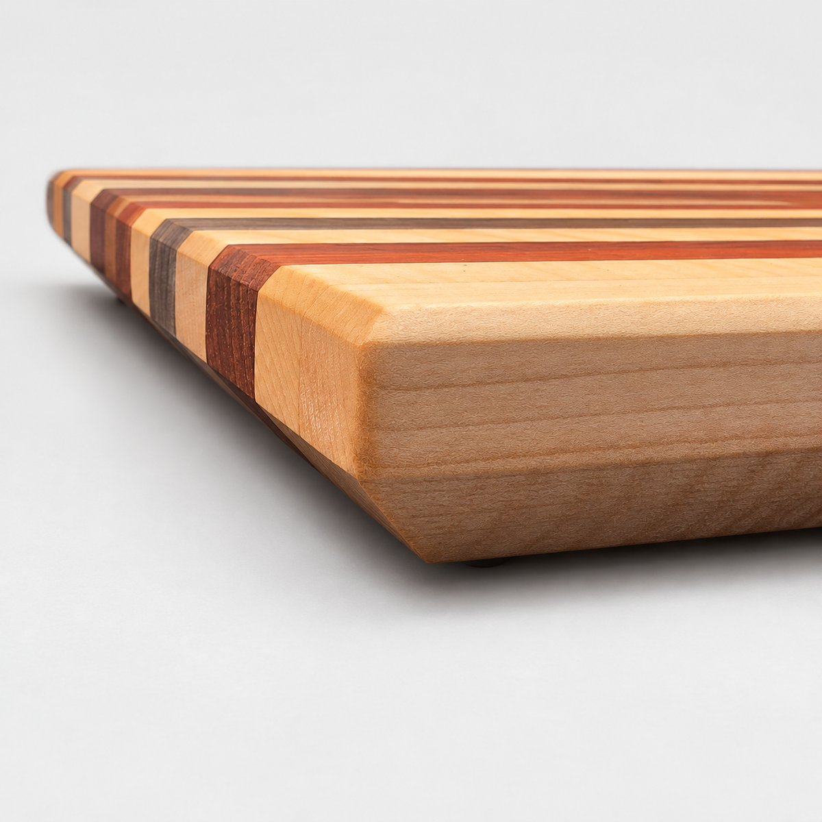 Signature cutting board, detail view on a light gray background